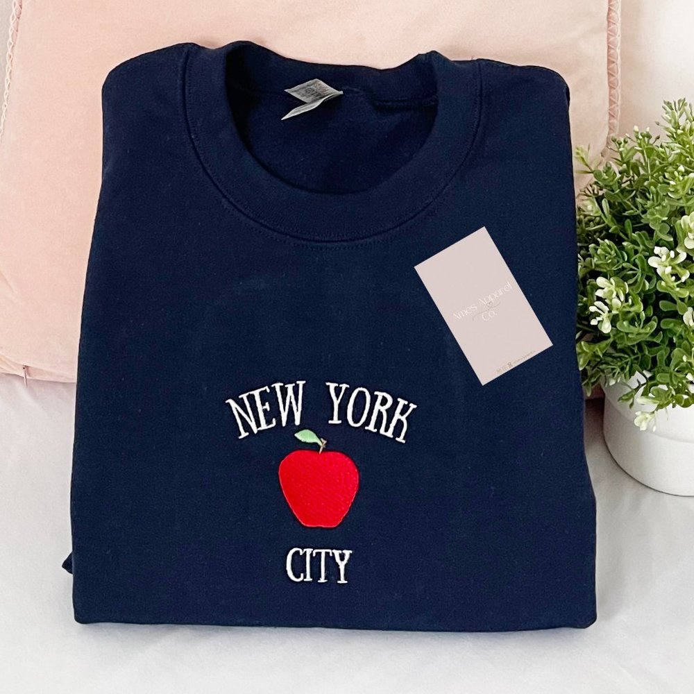 New York City Embroidered Crewneck